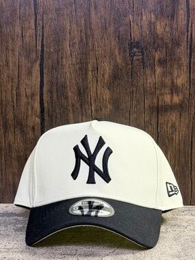 New Era 9FORTY New York Yankees Ivory Black Adjustable Curved Brim Hat OSFA